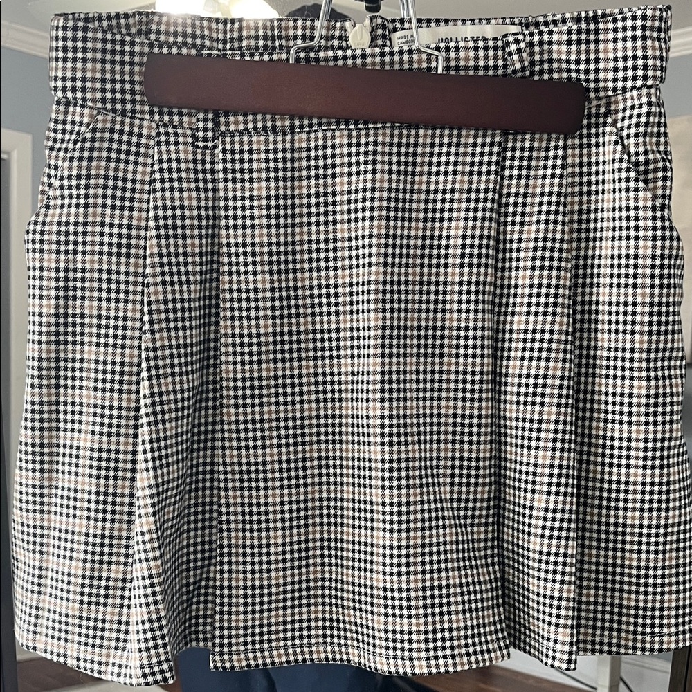 Hollister Black and White Houndstooth Skater Skirt